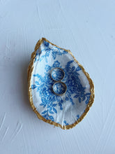 Load image into Gallery viewer, Blue and White Oyster Shell Ring Dish