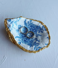 Load image into Gallery viewer, Blue and White Oyster Shell Ring Dish